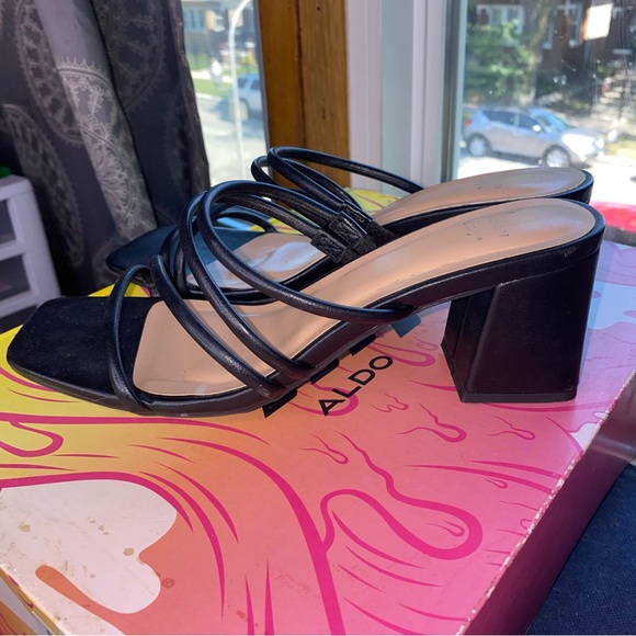 Black heels - Picture 1 of 3